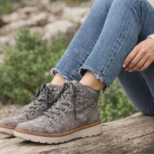 Bionica Ortholite Gray Ankle Boots Women’s